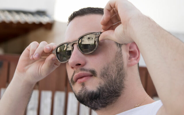 Flip sunglasses with polarized lenses