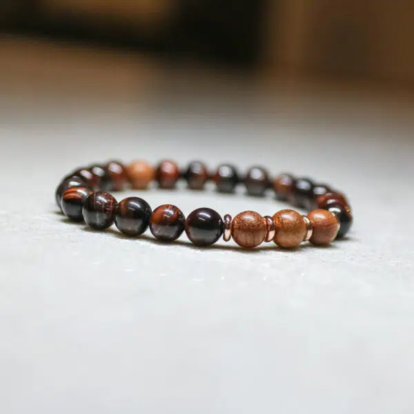 צמיד עין הנמר אדום ועץ סיסם