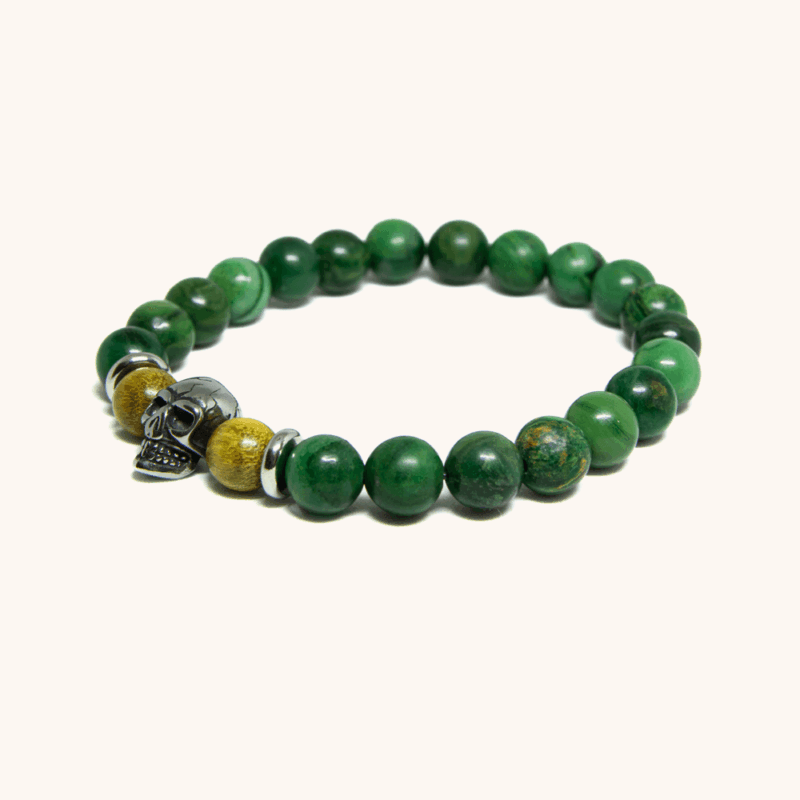 צמיד גולגולת כסופה בשילוב אבני ג׳ייד אפריקאי ועץ ירוק 8mm