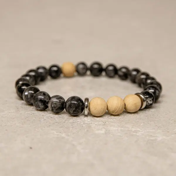 צמיד חרוזים אבן לרוויקיט אפורה ועץ מייפל בהיר 8 מ"מ