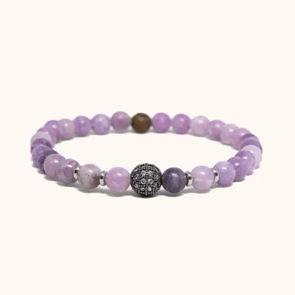 צמיד סגול מאבן לפידוליט וחרוז משובץ זירקונים (6mm)