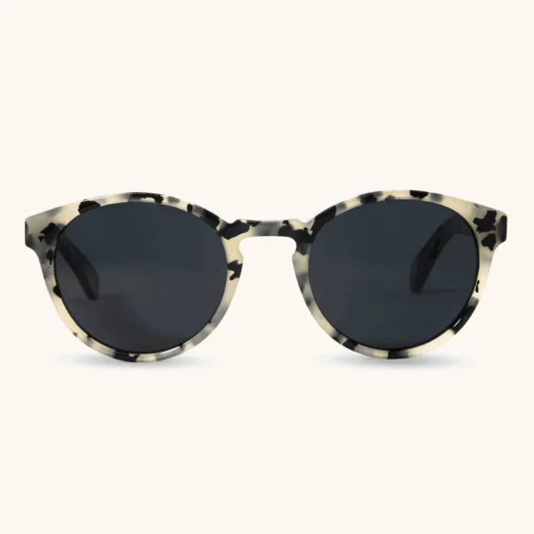 משקפי שמש מאצטט White Totoise ובשילוב זרועות עץ בצבע לבן